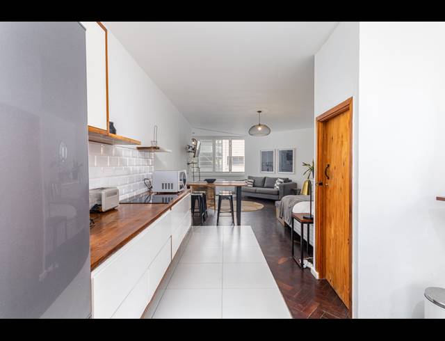 1 BEDROOM APARTMENT TO LET IN SEA POINT